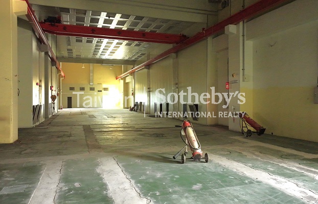 台中2萬坪丁工挑高10米近萬坪大廠現場實景